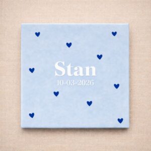 Tegel lichtblauw 13x13 "Naam met blauwe hartjes"